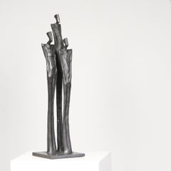 Amici V by Nando Kallweit.  Elegant figurative bronze sculpture of a couple.