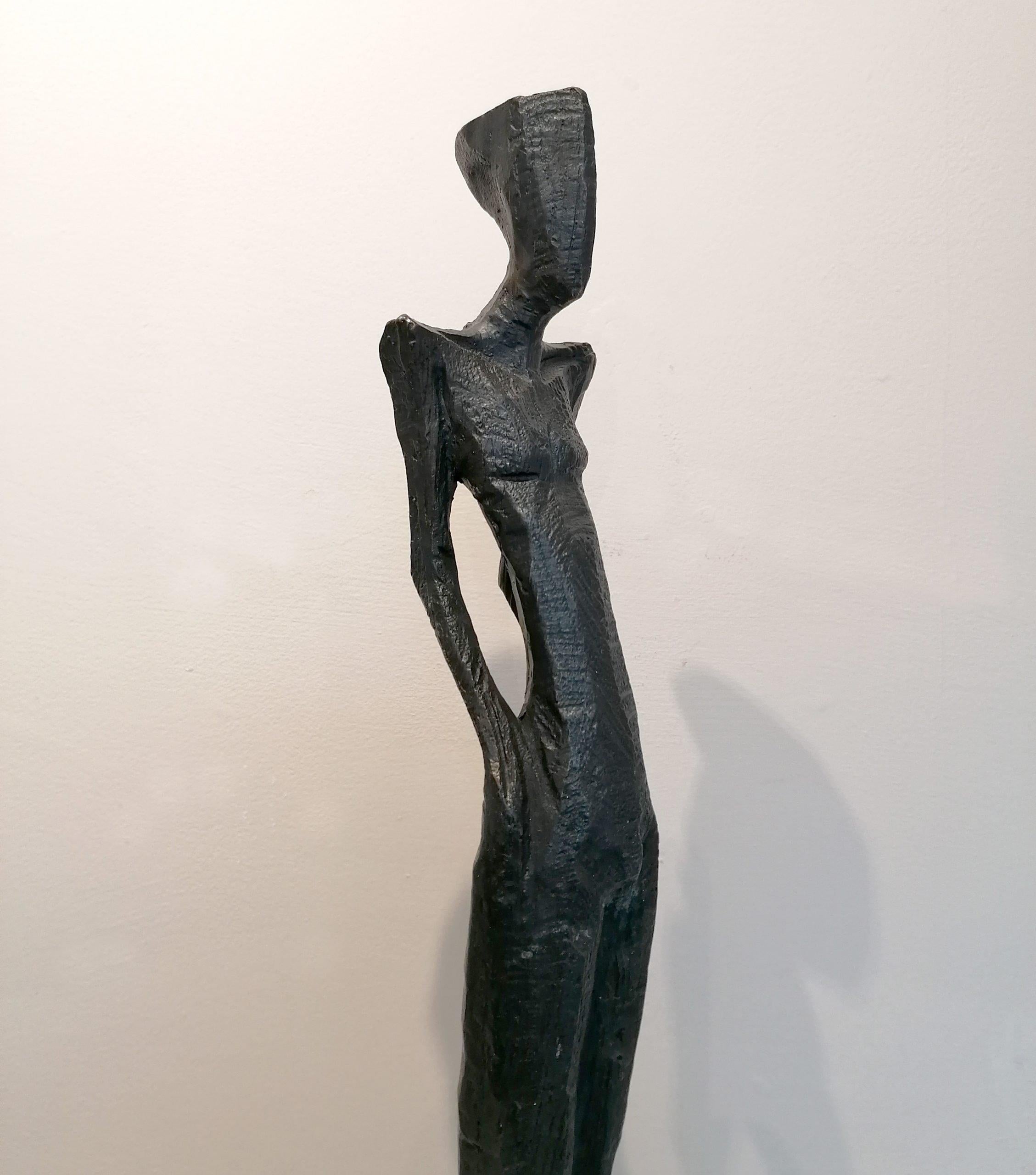 Antonio is an elegant figurative sculpture of the male form by Nando Kallweit.

Modelled on modern postures but with a nod to the importance of heritage through the stylised Egyptian-influenced head.

Nando carved the marque for the body from a