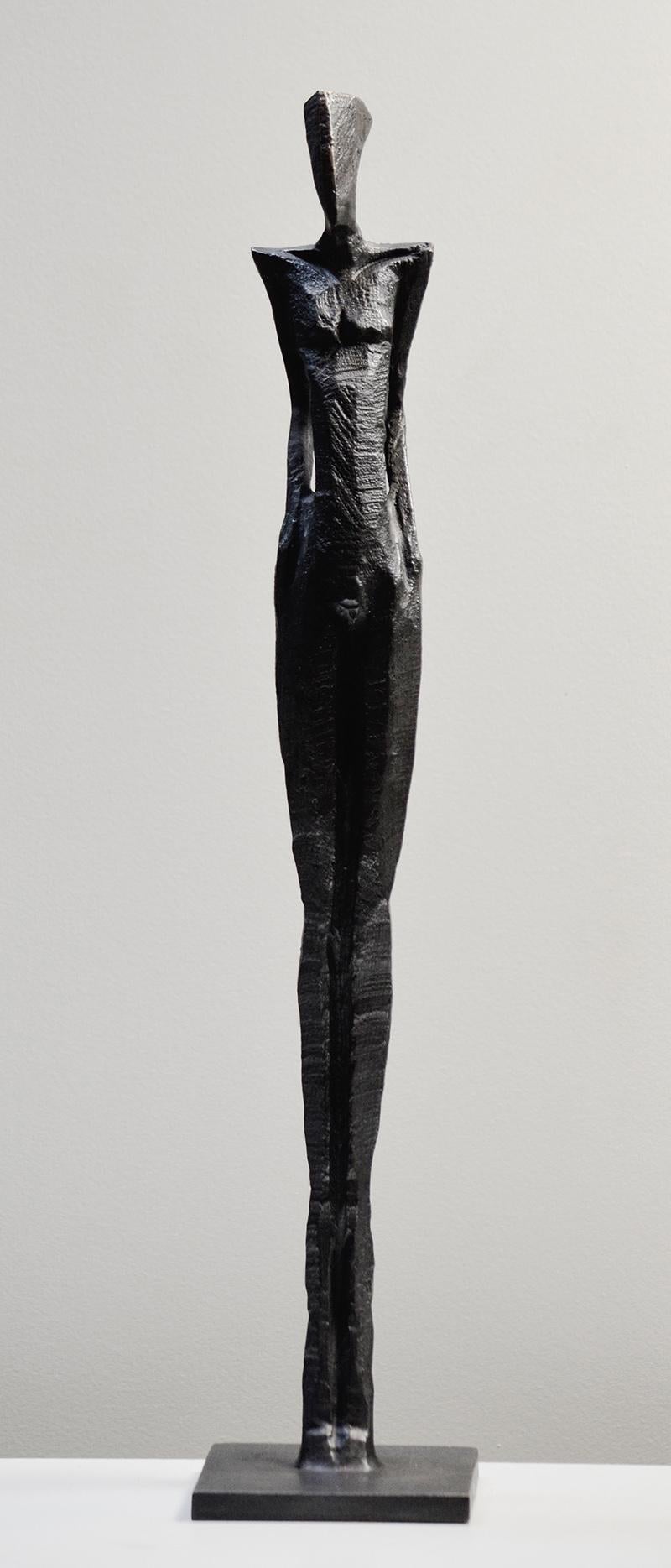 Antonio por Nando Kallweit.  Elegante escultura de bronce, Edición de 25