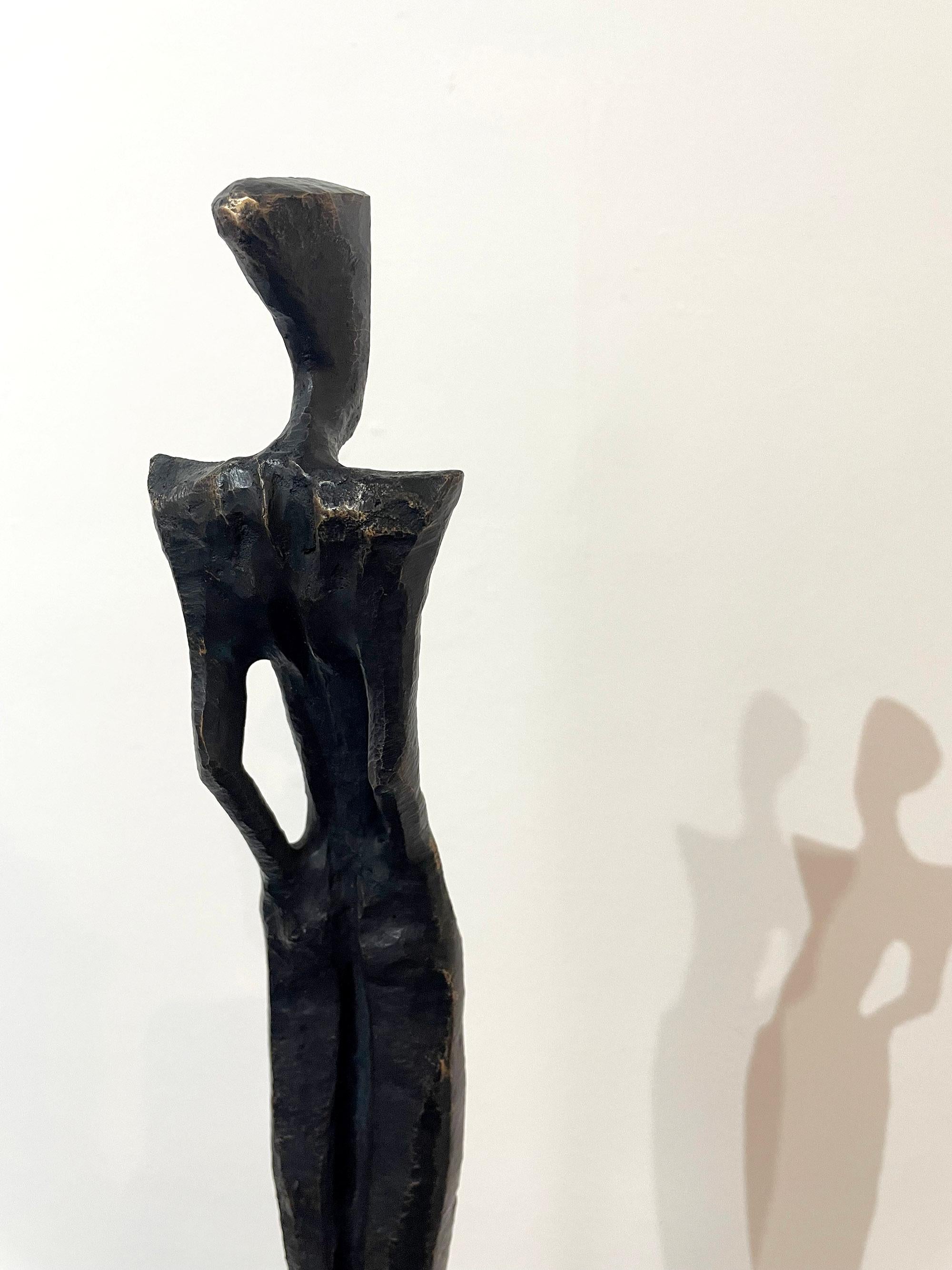 Antonio III de Nando Kallweit. Escultura de bronce alta y elegante de figura humana. en venta 3