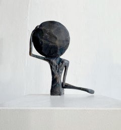 Apolión III. Por Nando Kallweit. Elegante escultura figurativa de bronce