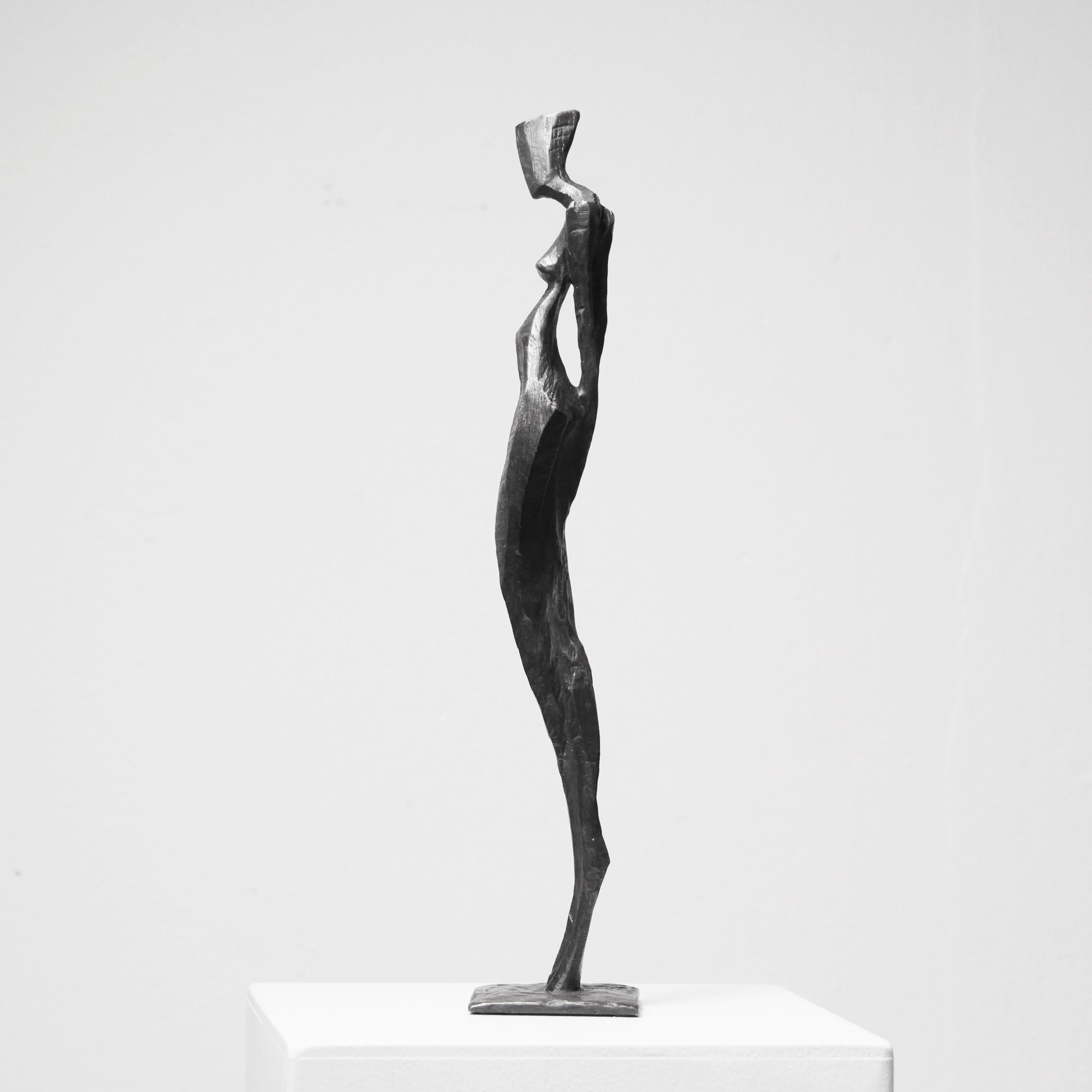 Nelia by Nando Kallweit. Elegant nude bronze figurative sculpture of female form For Sale 1