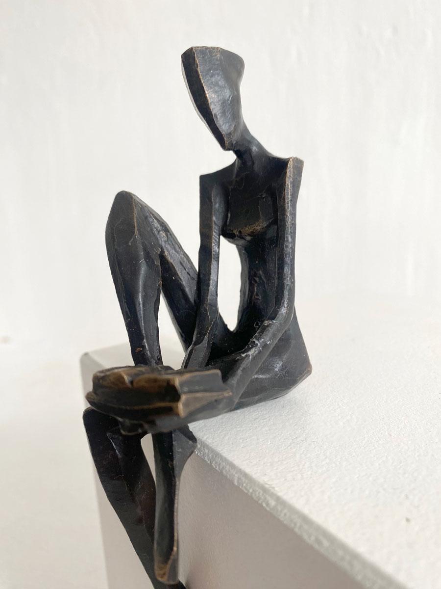 Ashley. By Nando Kallweit. Elegant bronze figurative sculpture For Sale 3
