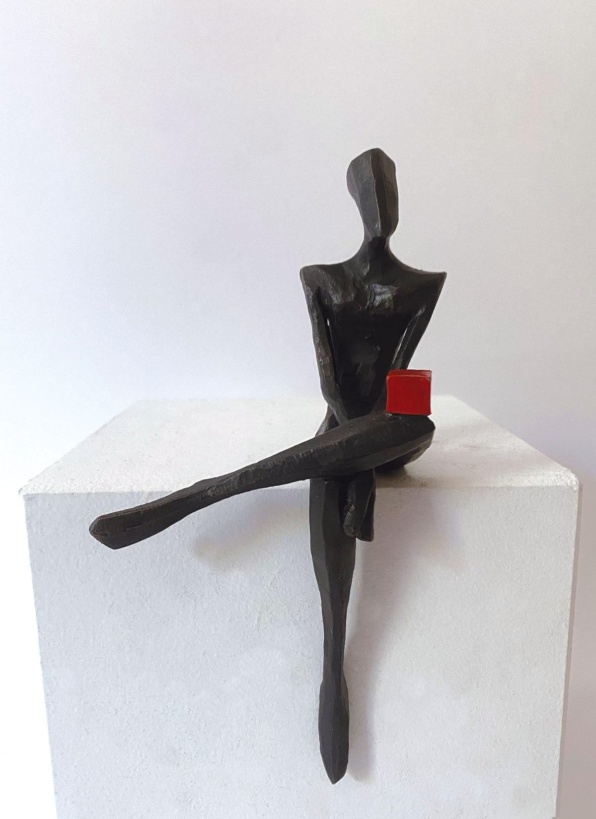 Bob is an elegant figurative bronze sculpture by Nando Kallweit.

Modelled on modern youthful postures but with a nod to the importance of heritage through the stylised Egyptian-influenced head. A lovely piece on its own or with a group of