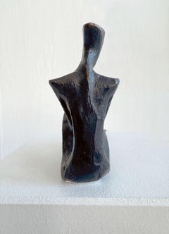Bonnie. Par Nando Kallweit. Elegante sculpture figurative en bronze représentant un homme.