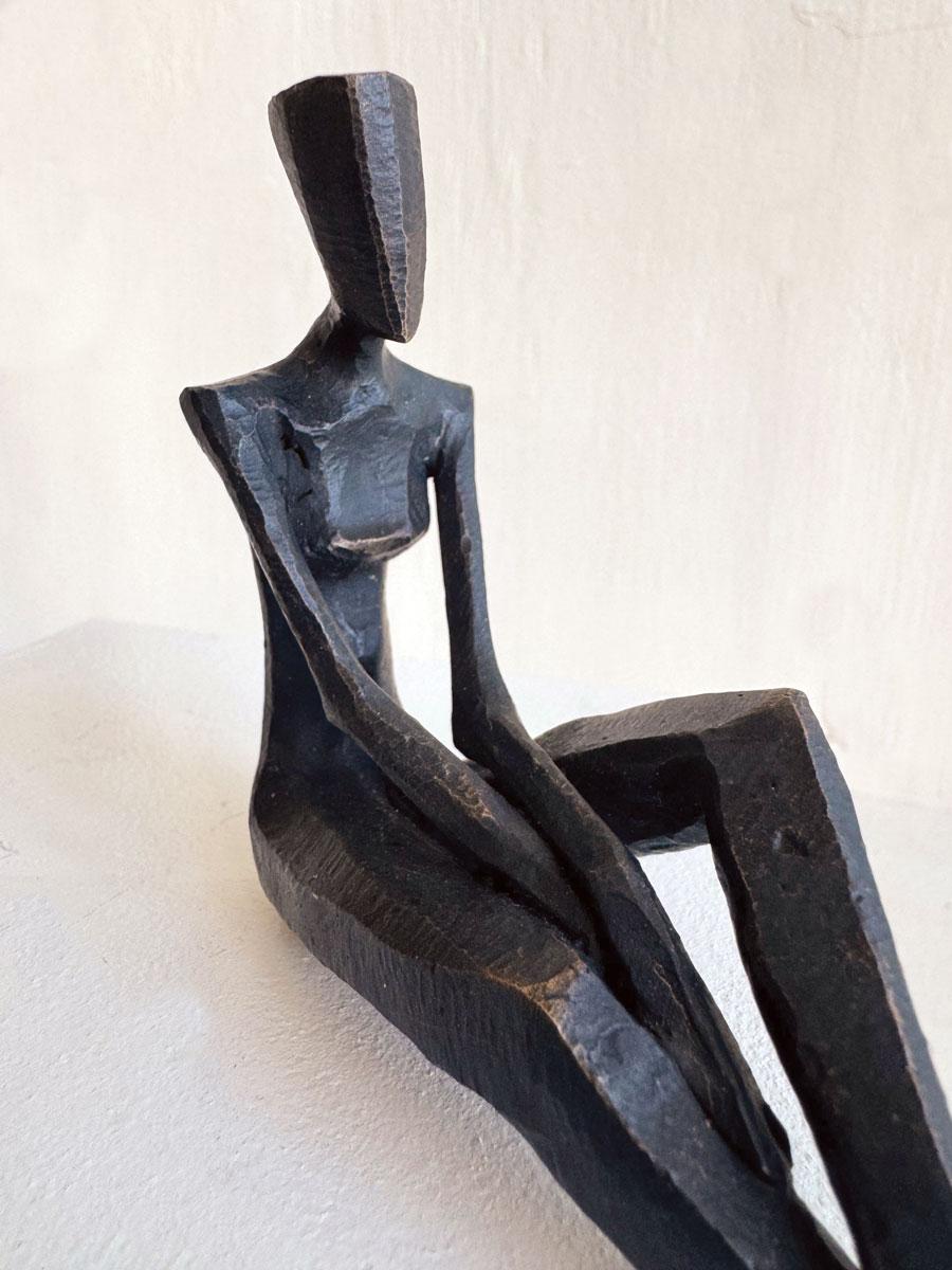 Bonnie. Di Nando Kallweit. Elegante scultura figurativa in bronzo di un uomo. in vendita 2