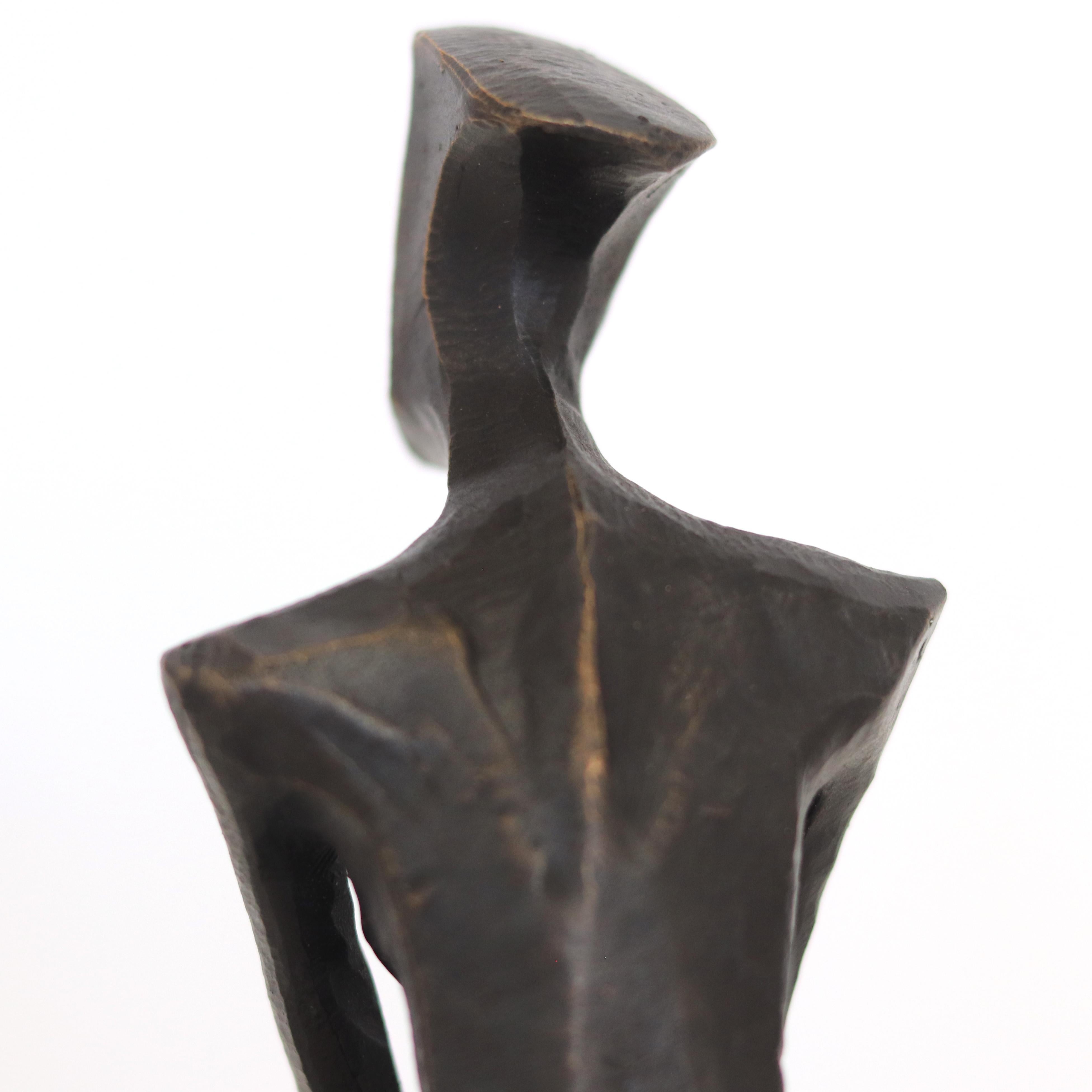 Callindra II (2/25) – Elegante Original-Figurative figurative Bronzeskulptur im Angebot 2