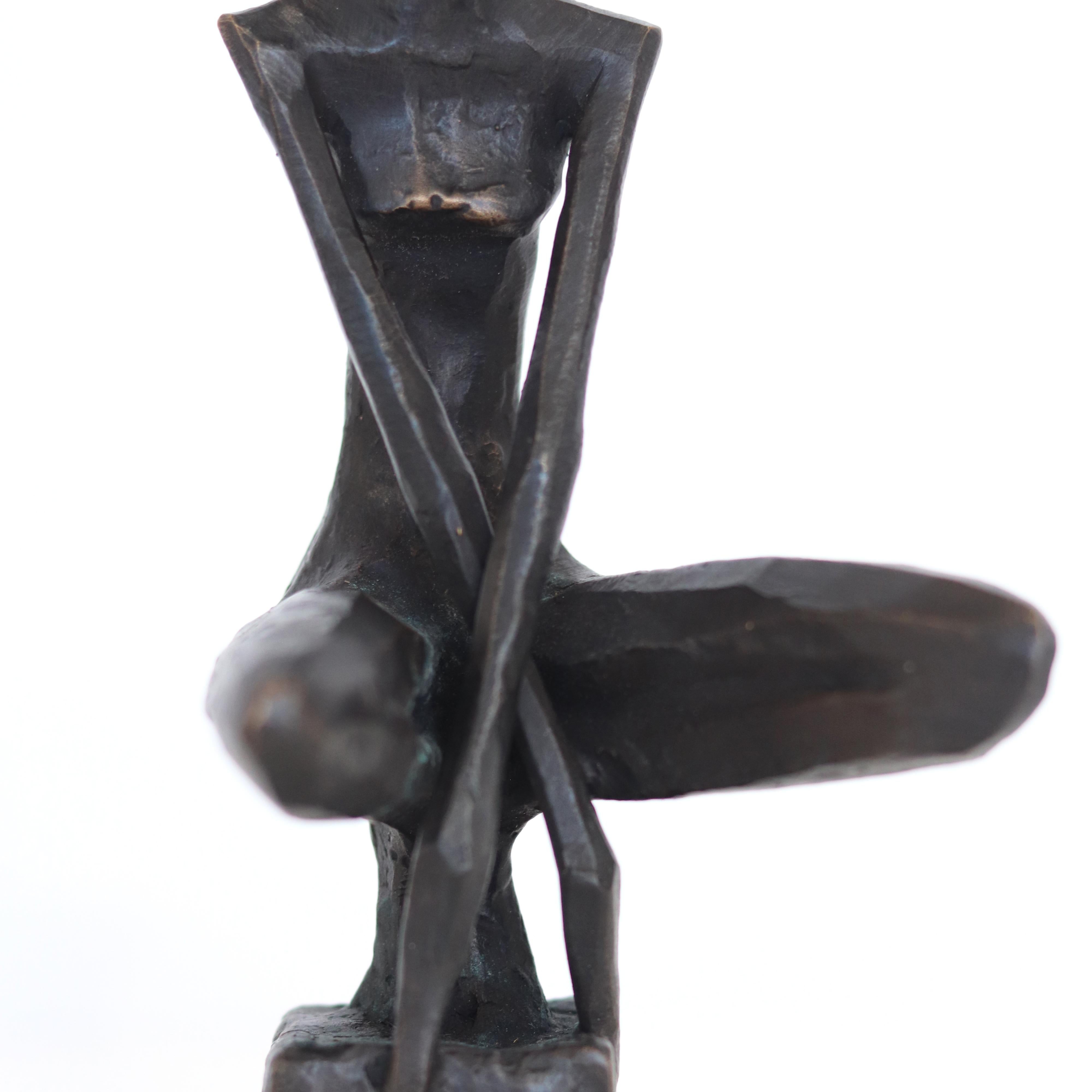 Callindra II (2/25) - Élégante sculpture figurative originale en bronze en vente 4