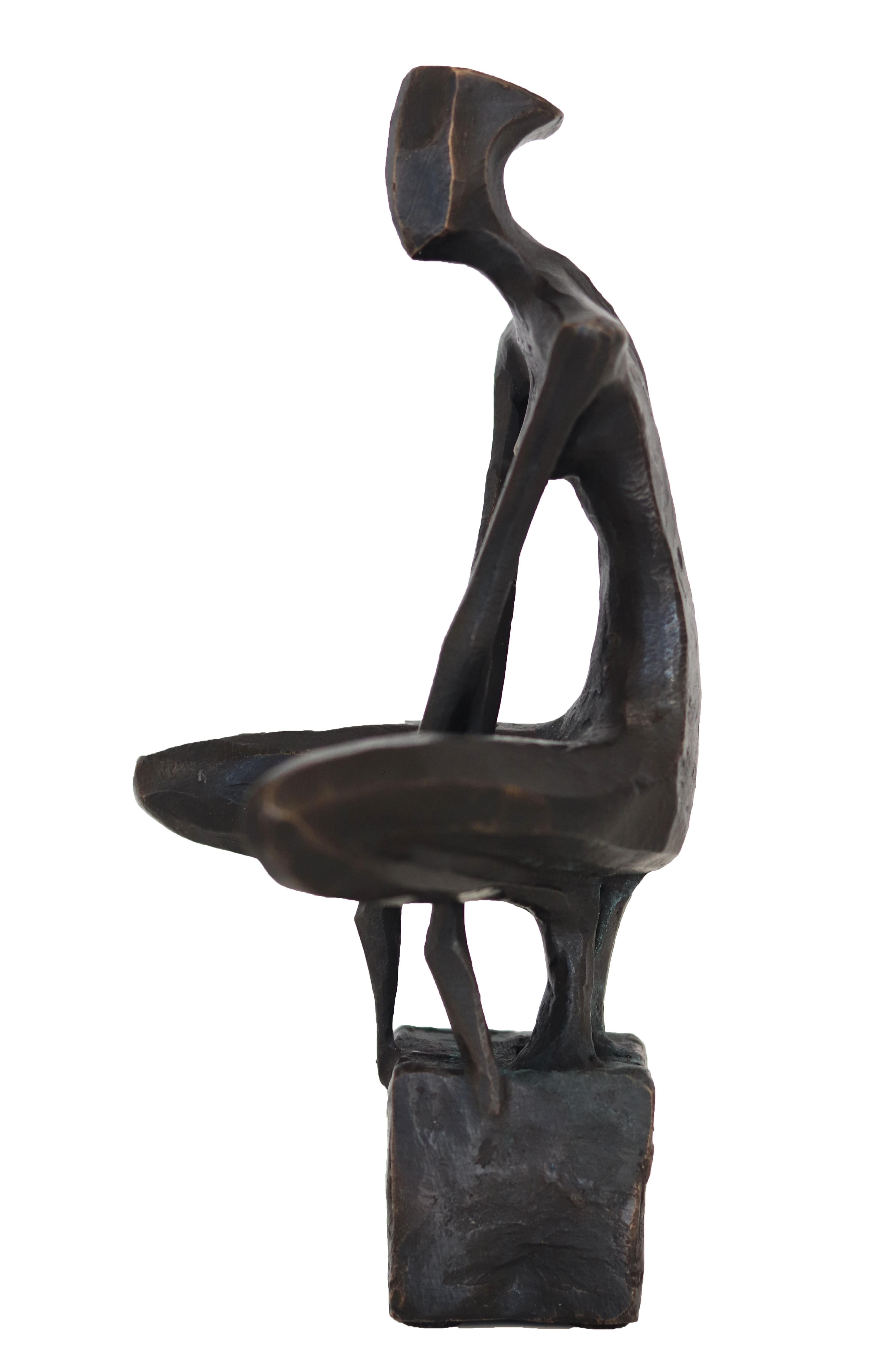 Callindra II - Contemporary Elegant Original Figurative Bronze Sculpture For Sale 6