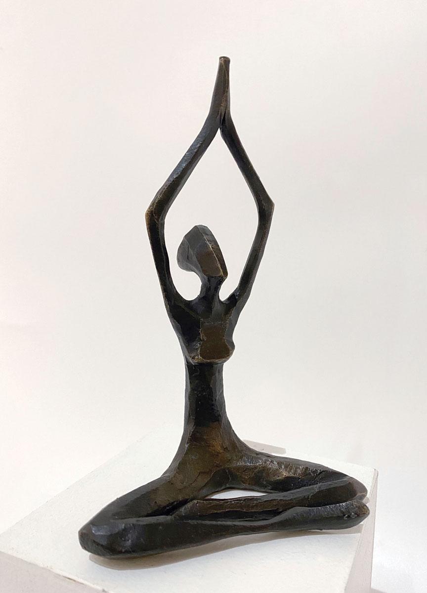 Cereza II de Nando Kallweit.  Elegante escultura figurativa. en venta 2