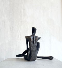 Cody par Nando Kallweit. Elegante sculpture figurative en bronze.