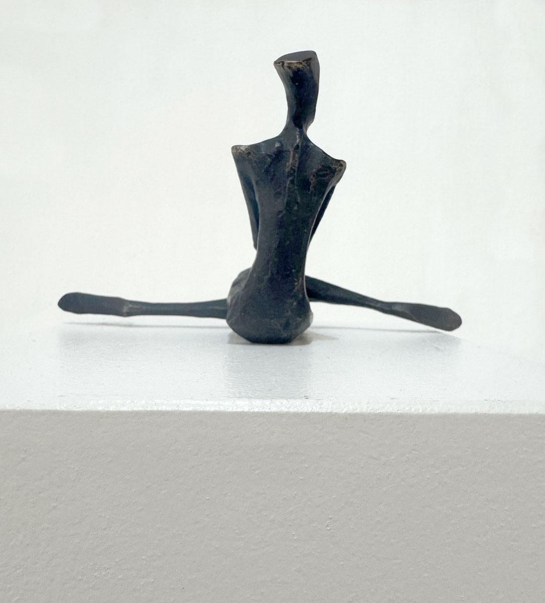 Cortney. By Nando Kallweit. Elegant bronze figurative sculpture of a female. in vendita 1