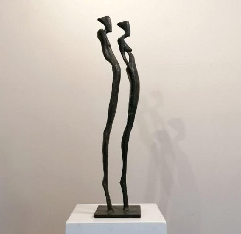 Pareja de Nando Kallweit. Elegante escultura figurativa de bronce. en venta 2
