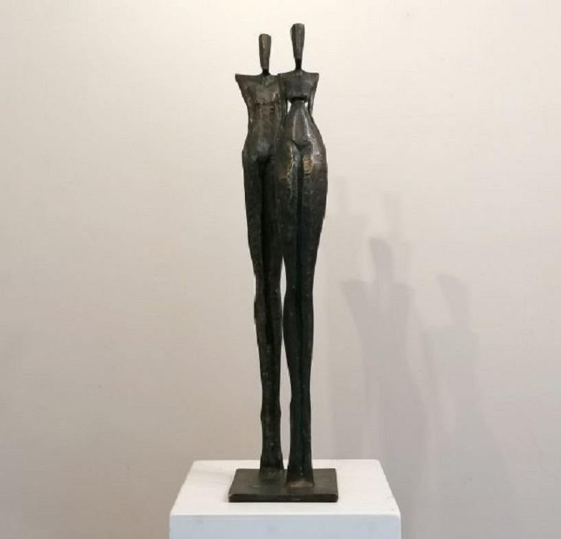 Pareja de Nando Kallweit. Elegante escultura figurativa de bronce. en venta 4