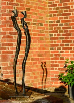 Couple by Nando Kallweit. Elegant figurative bronze sculpture.