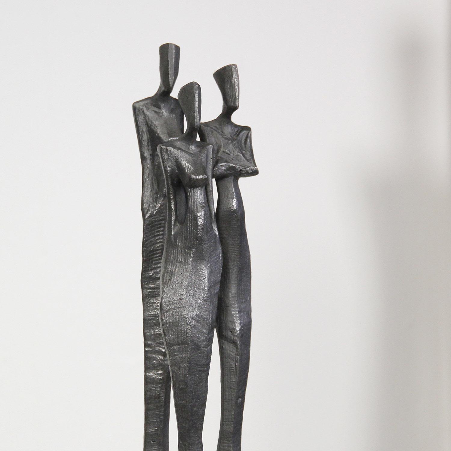 Donne V by Nando Kallweit.  Elegant figurative bronze sculpture of three women. For Sale 2