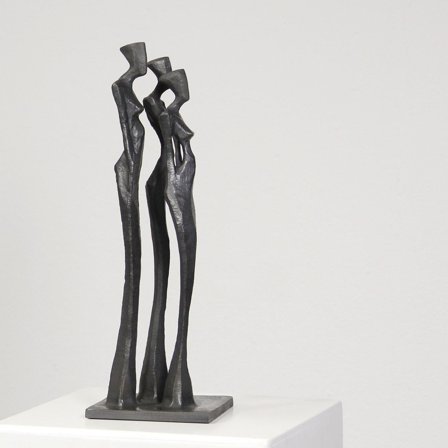Donne V by Nando Kallweit.  Elegant figurative bronze sculpture of three women. For Sale 3