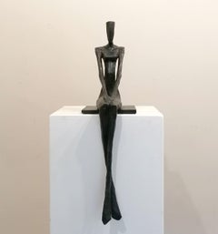 Dorothea by Nando Kallweit. Elegant bronze sculpture of a seated female form