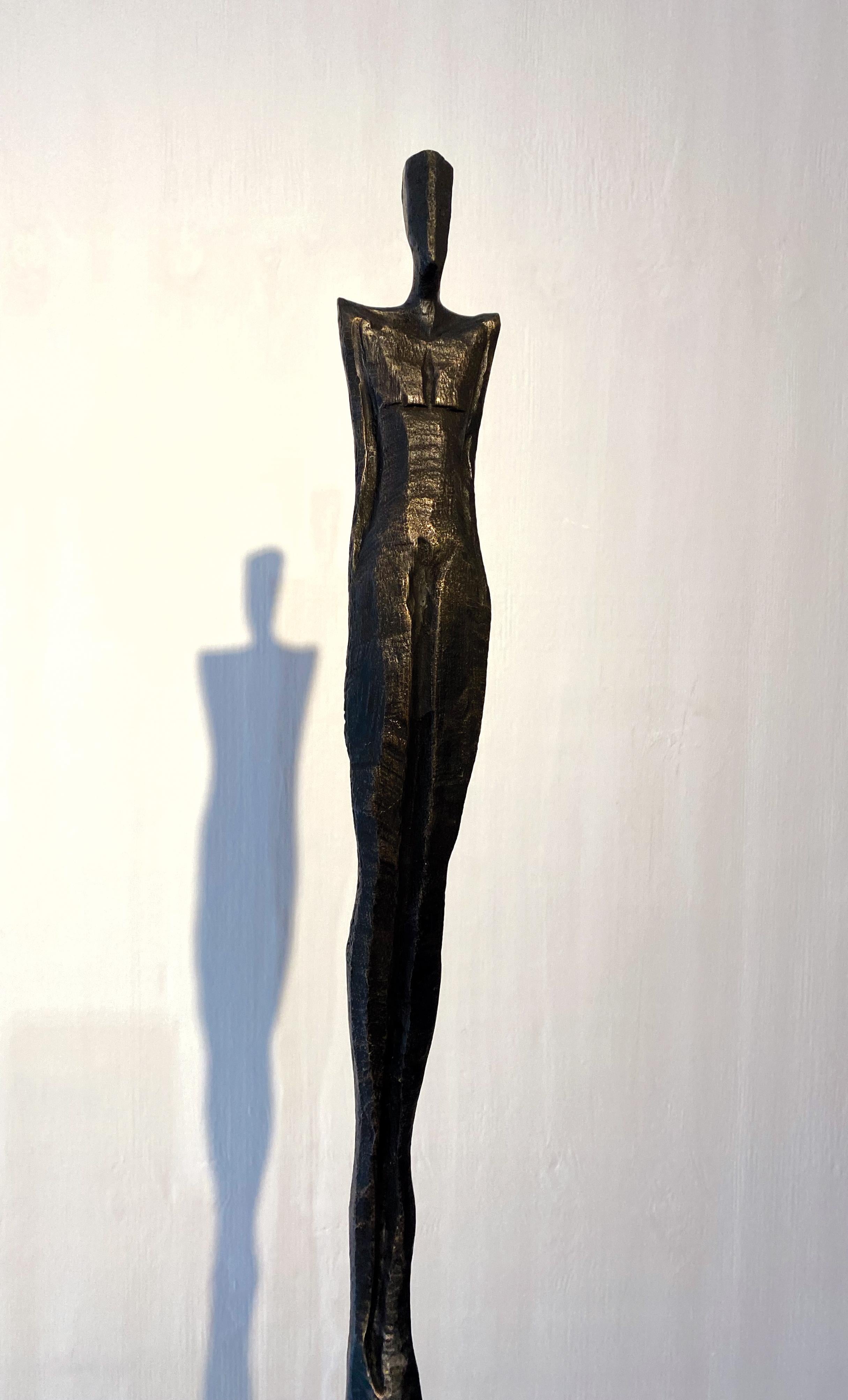 Eduardo III por Nando Kallweit. Escultura de bronce alta y elegante de figura humana. en venta 2
