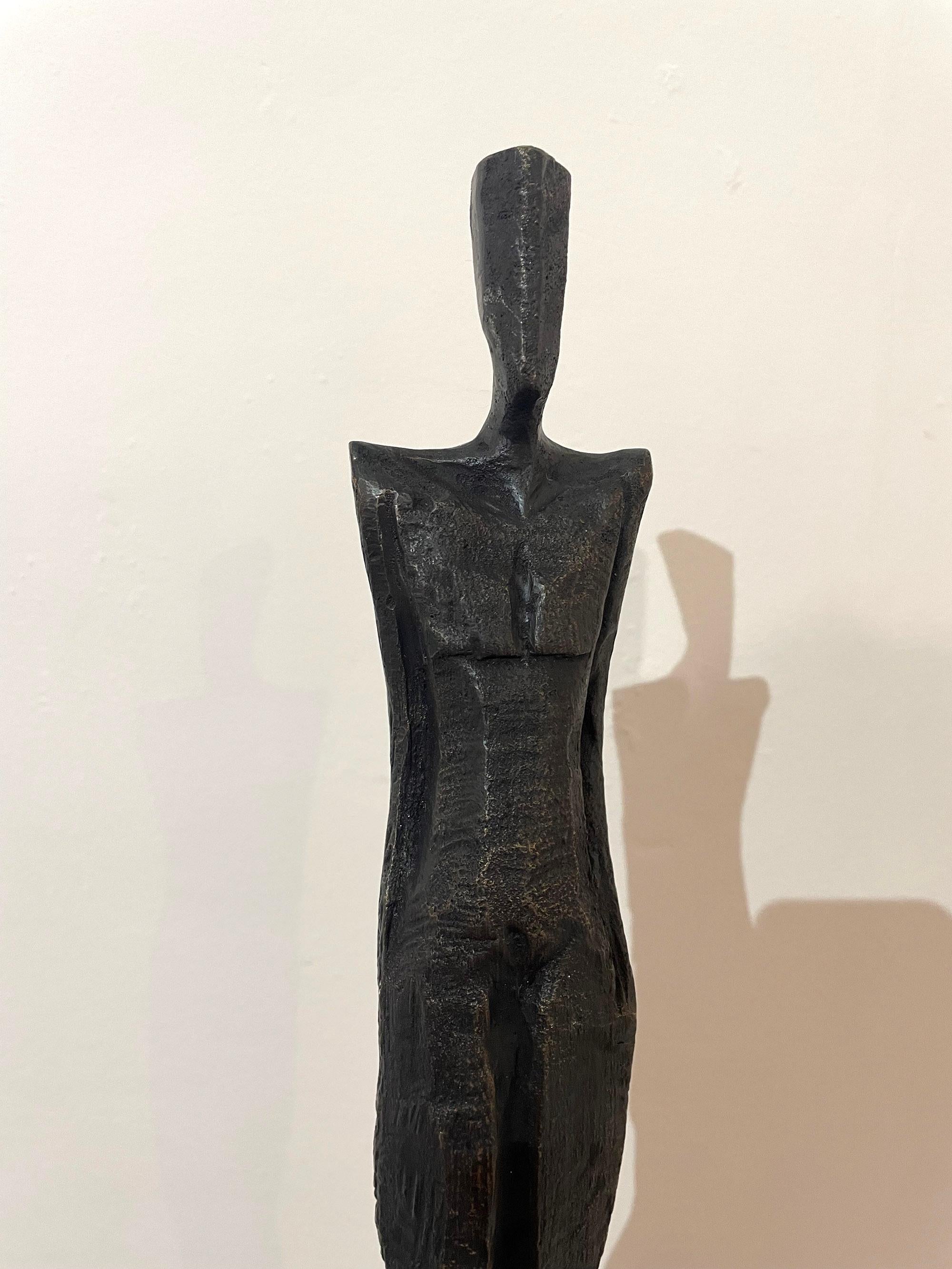 Eduardo III por Nando Kallweit. Escultura de bronce alta y elegante de figura humana. en venta 4