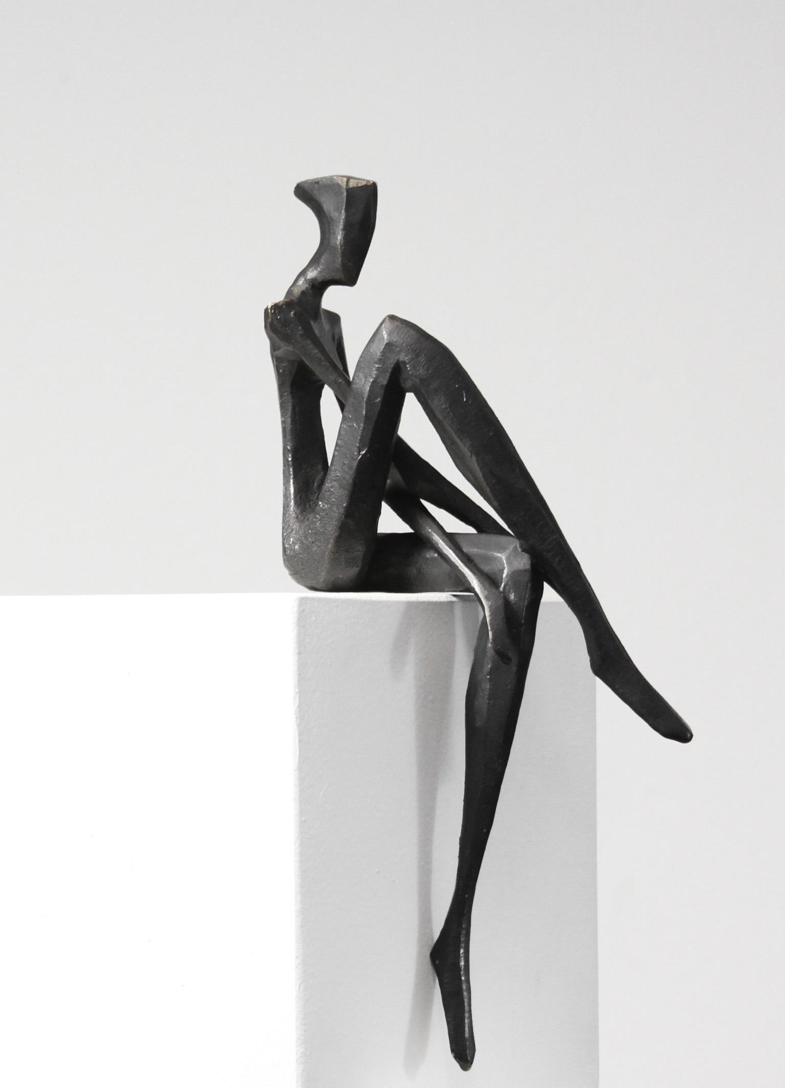 Eleonora  - Einzigartige Bronze-Skulptur (Gold), Figurative Sculpture, von Nando Kallweit