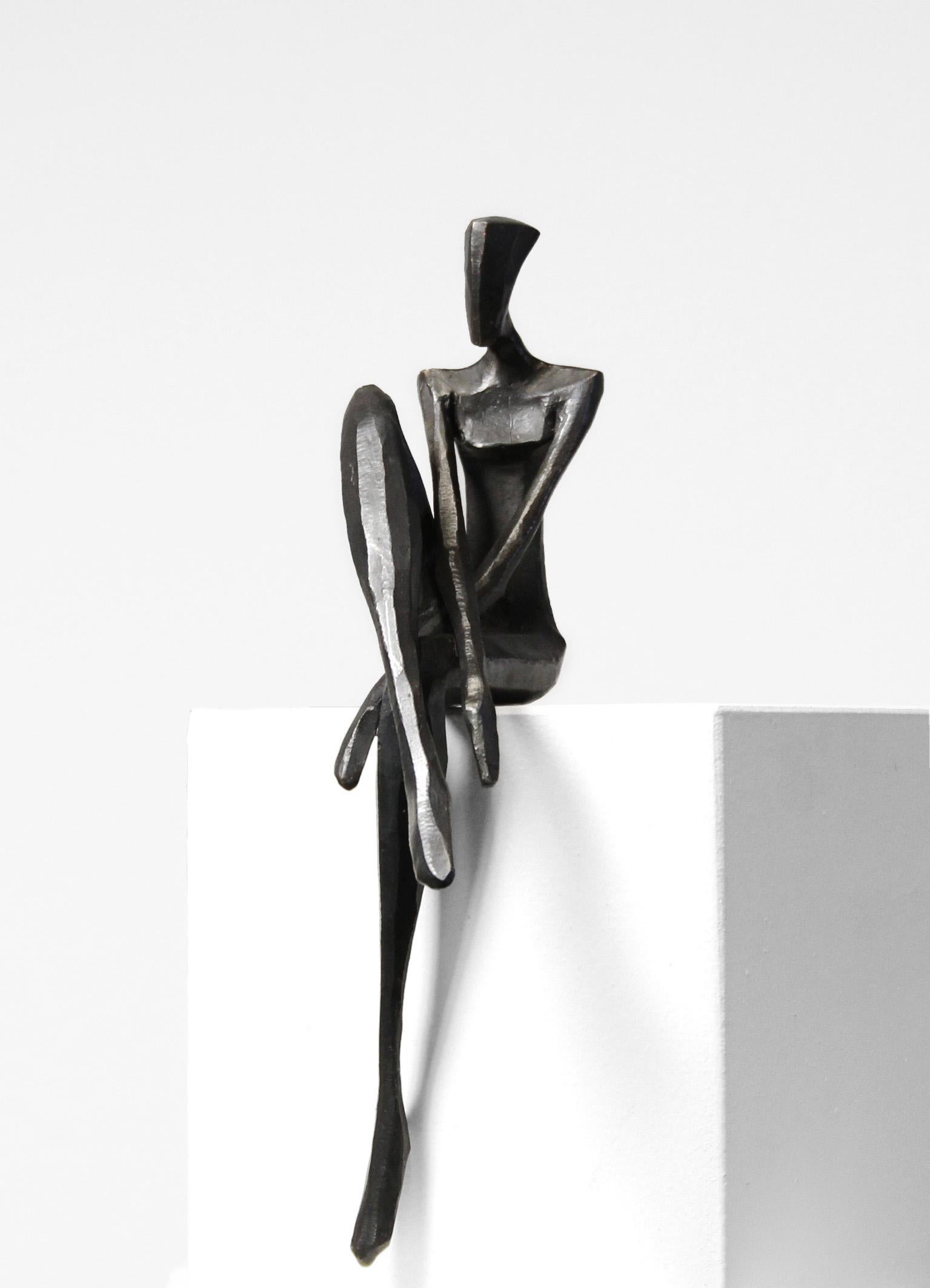 Nando Kallweit Figurative Sculpture – Eleonora  - Einzigartige Bronze-Skulptur