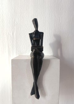 Elli von Nando Kallweit.  Elegante figurative Skulptur.