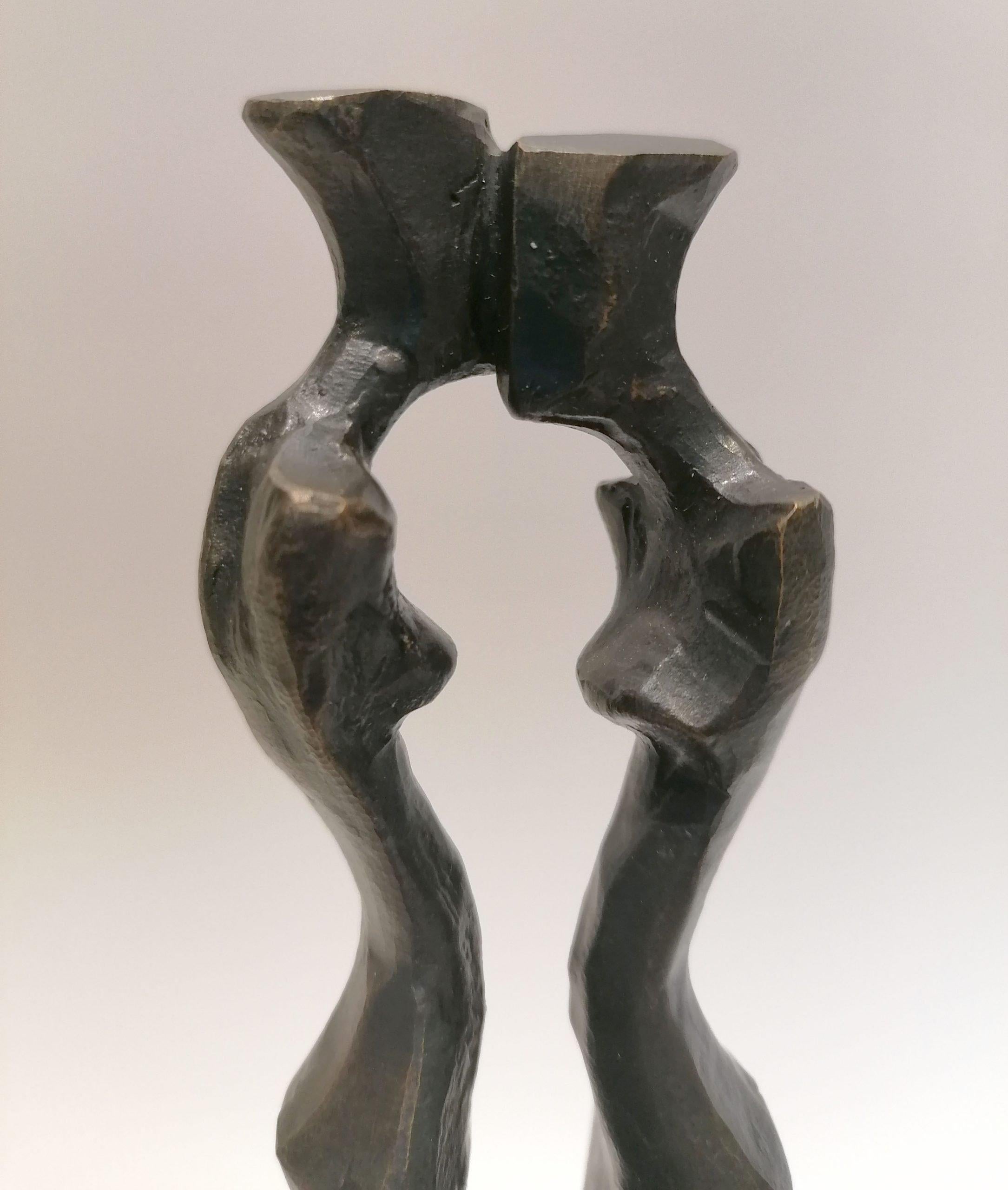 En Amore II by Nando Kallweit.  Elegant figurative bronze sculpture of 2 women