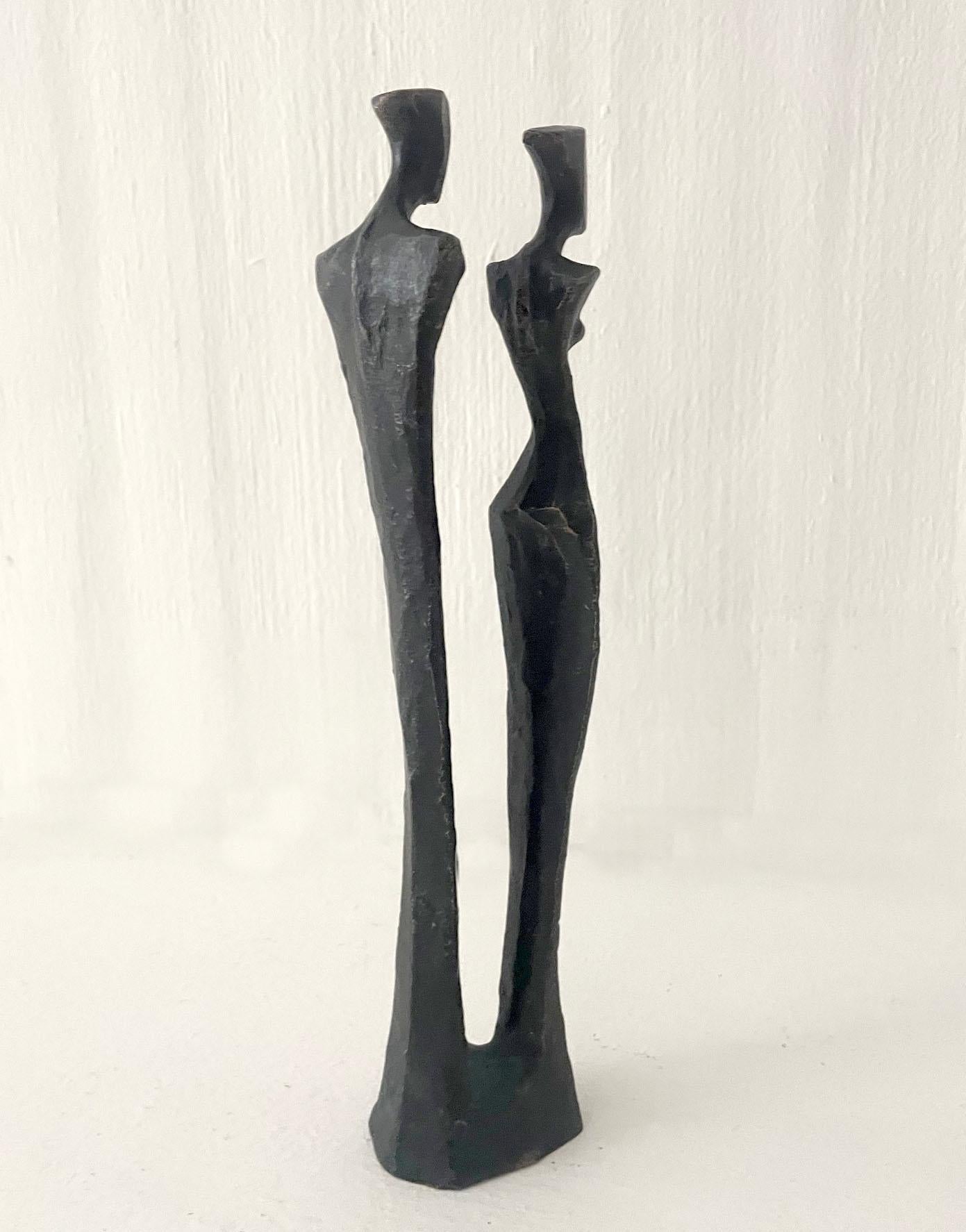 En Amore IV by Nando Kallweit. Elegant figurative bronze sculpture of a couple in vendita 2