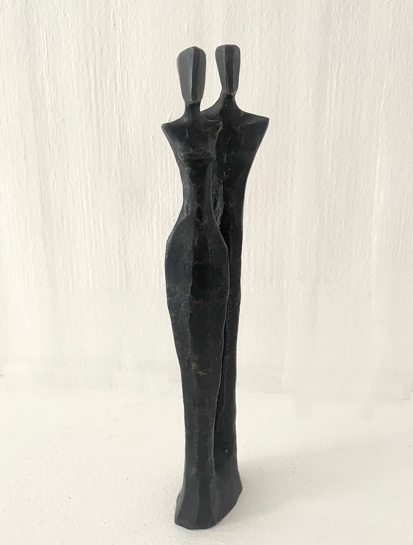 En Amore IV by Nando Kallweit. Elegant figurative bronze sculpture of a couple in vendita 3