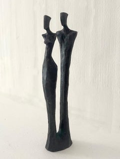 En Amore V by Nando Kallweit. Elegant figurative bronze sculpture of a couple