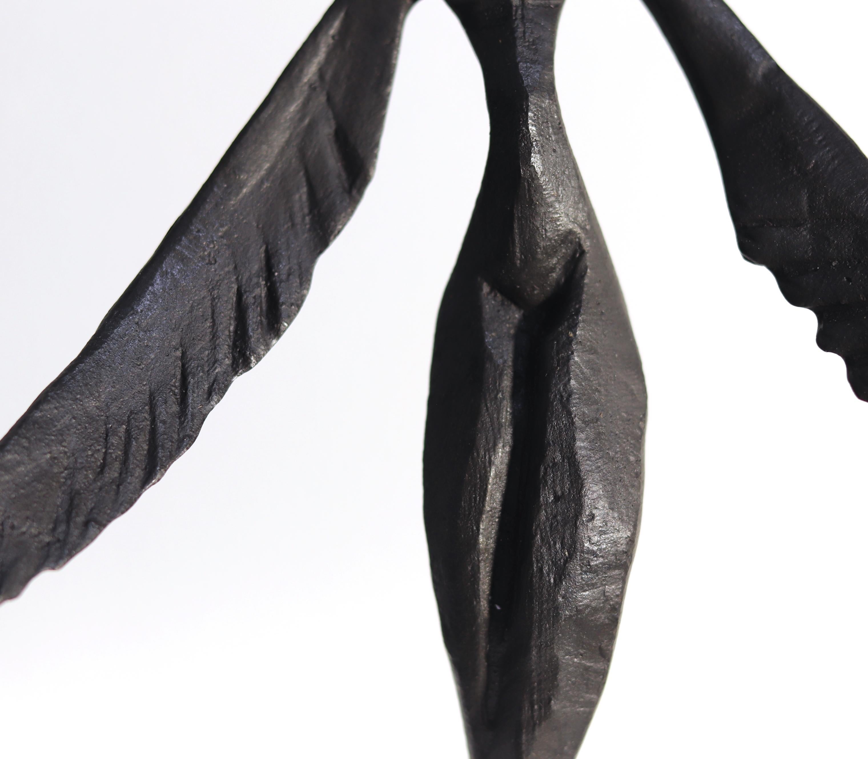 Fae Victoria  - Elegante Escultura Figurativa Surrealista Cubista Moderna de Bronce en venta 2