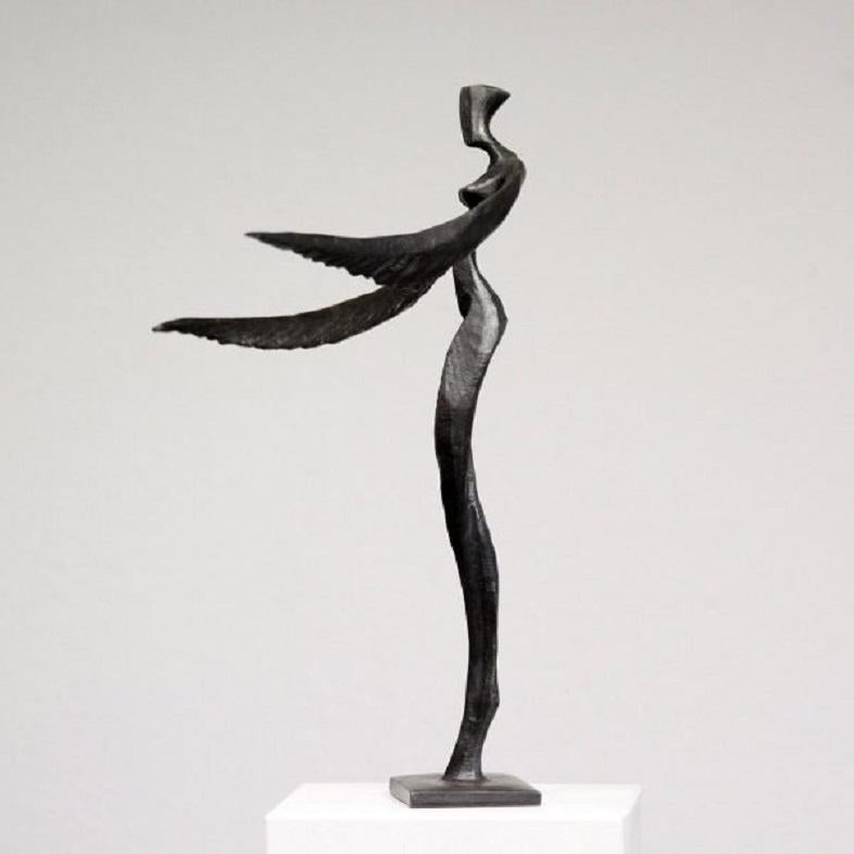 Fae - Victoria de Nando Kallweit.  Sculpture en bronze, édition de 50 exemplaires en vente 1