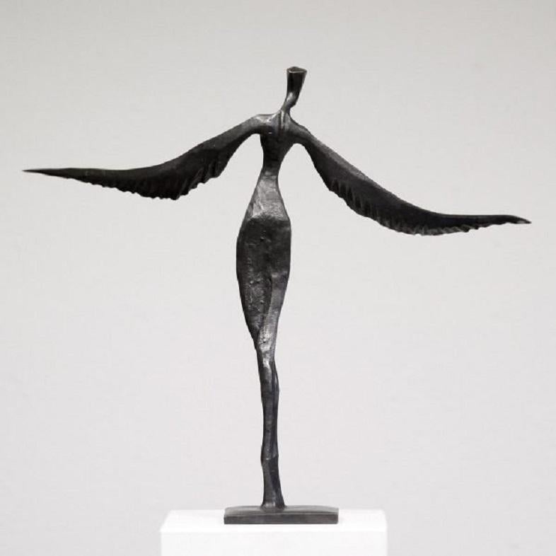 Fae - Victoria de Nando Kallweit.  Sculpture en bronze, édition de 50 exemplaires en vente 2