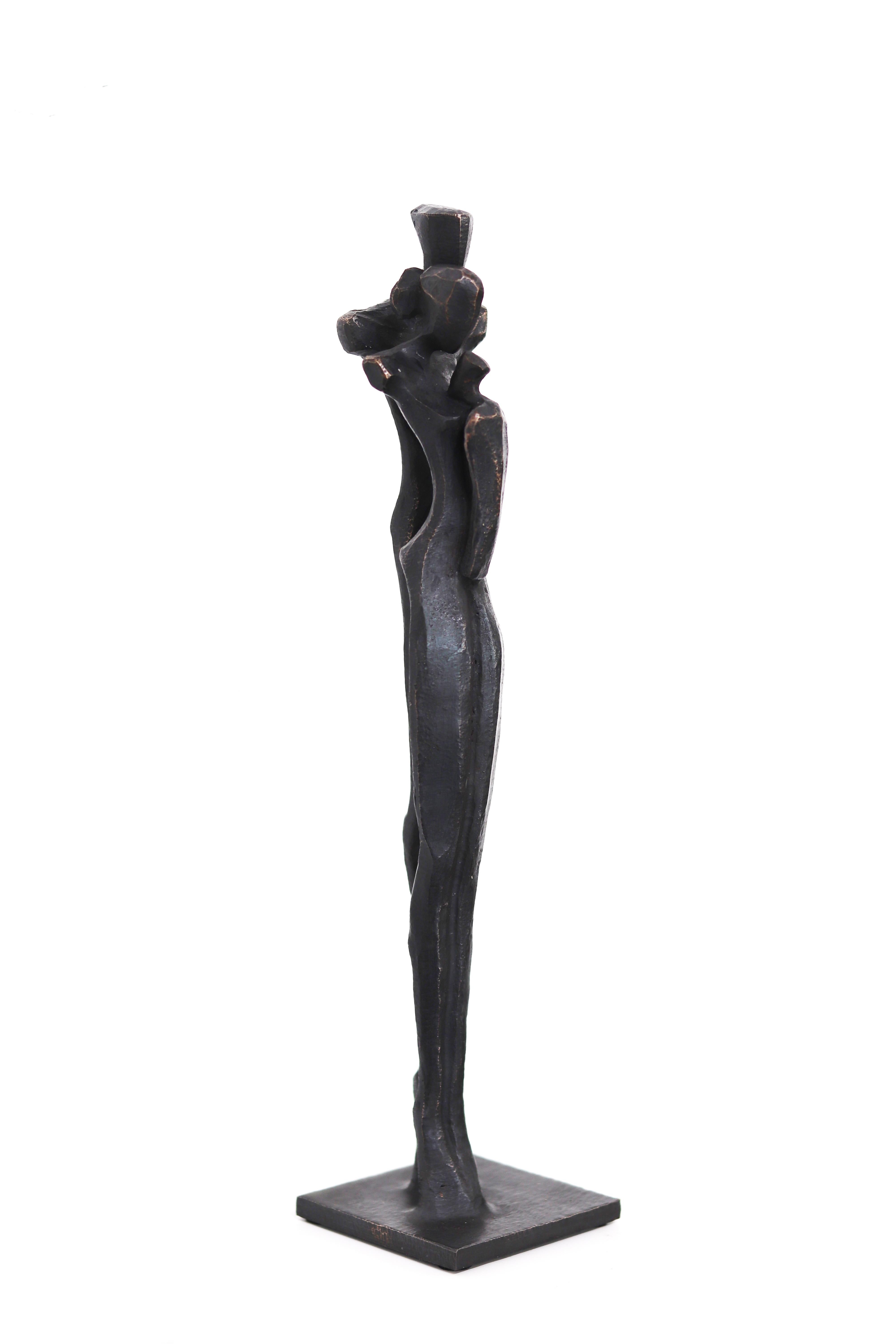 Familie IV  Elegante figurative Bronzeskulptur zweier Menschen im Angebot 4