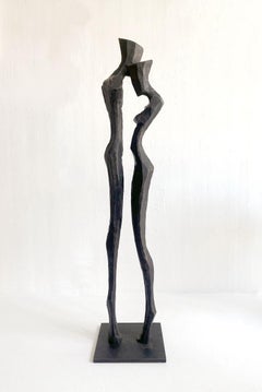 Family XII by Nando Kallweit. Elegant figurative bronze sculpture of a couple.