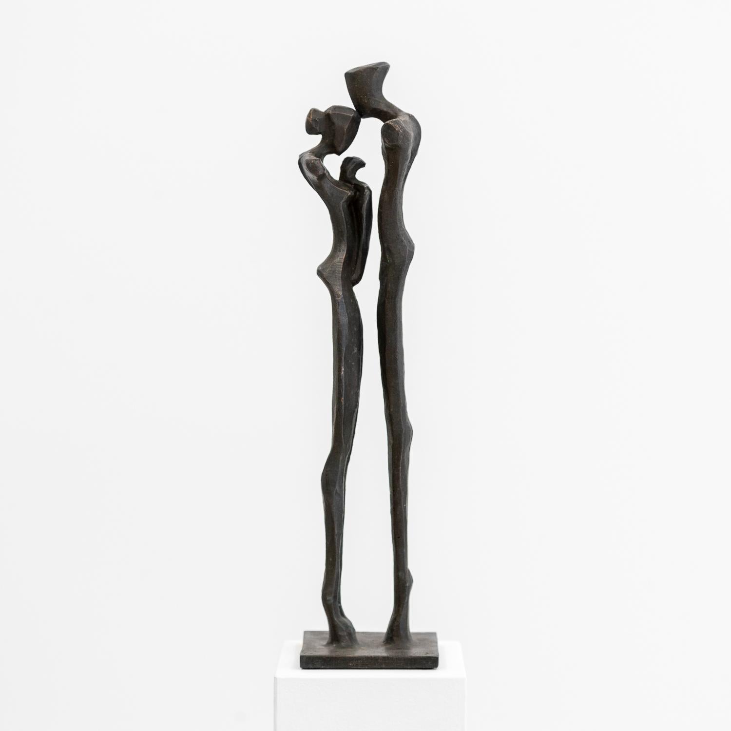 Escultura figurativa de bronce, FAMILIA II, Nando Kallweit, edición limitada, obra de arte en venta 4
