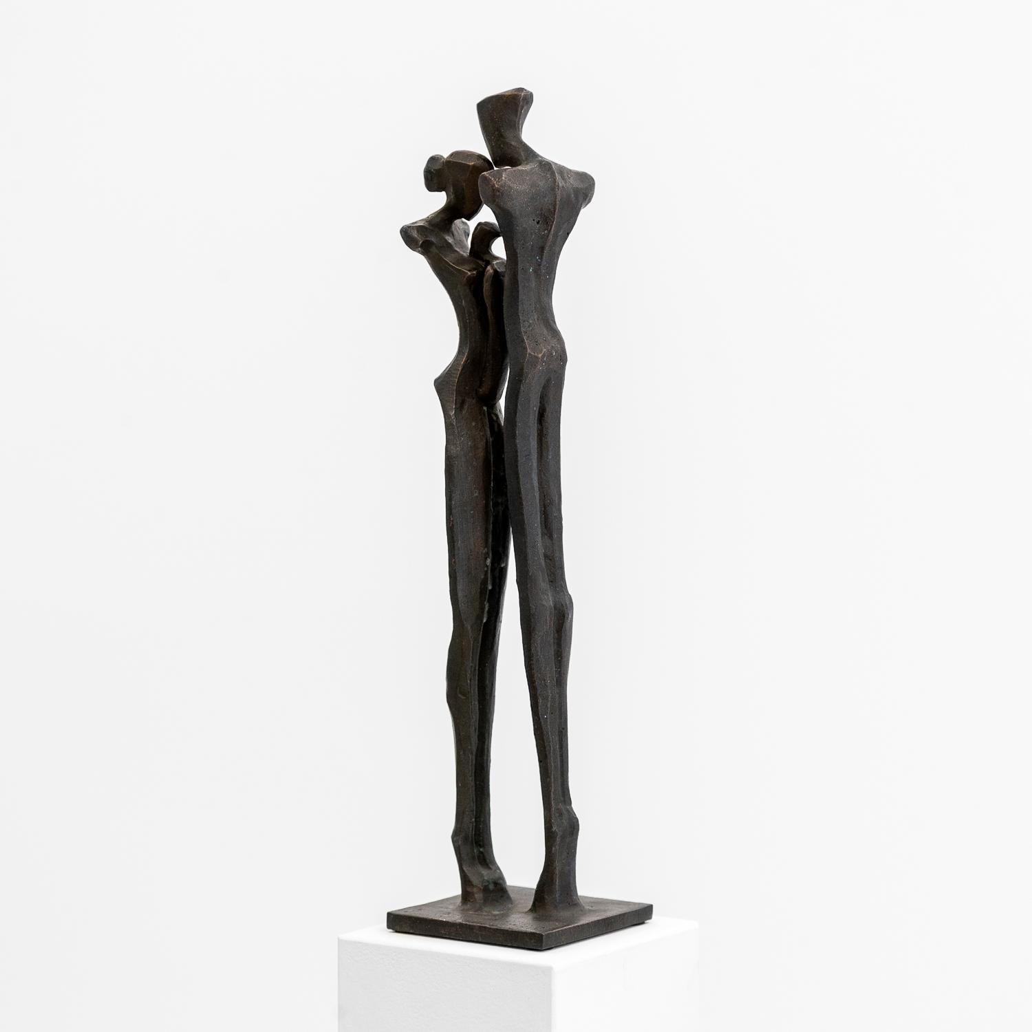 Escultura figurativa de bronce, FAMILIA II, Nando Kallweit, edición limitada, obra de arte en venta 5