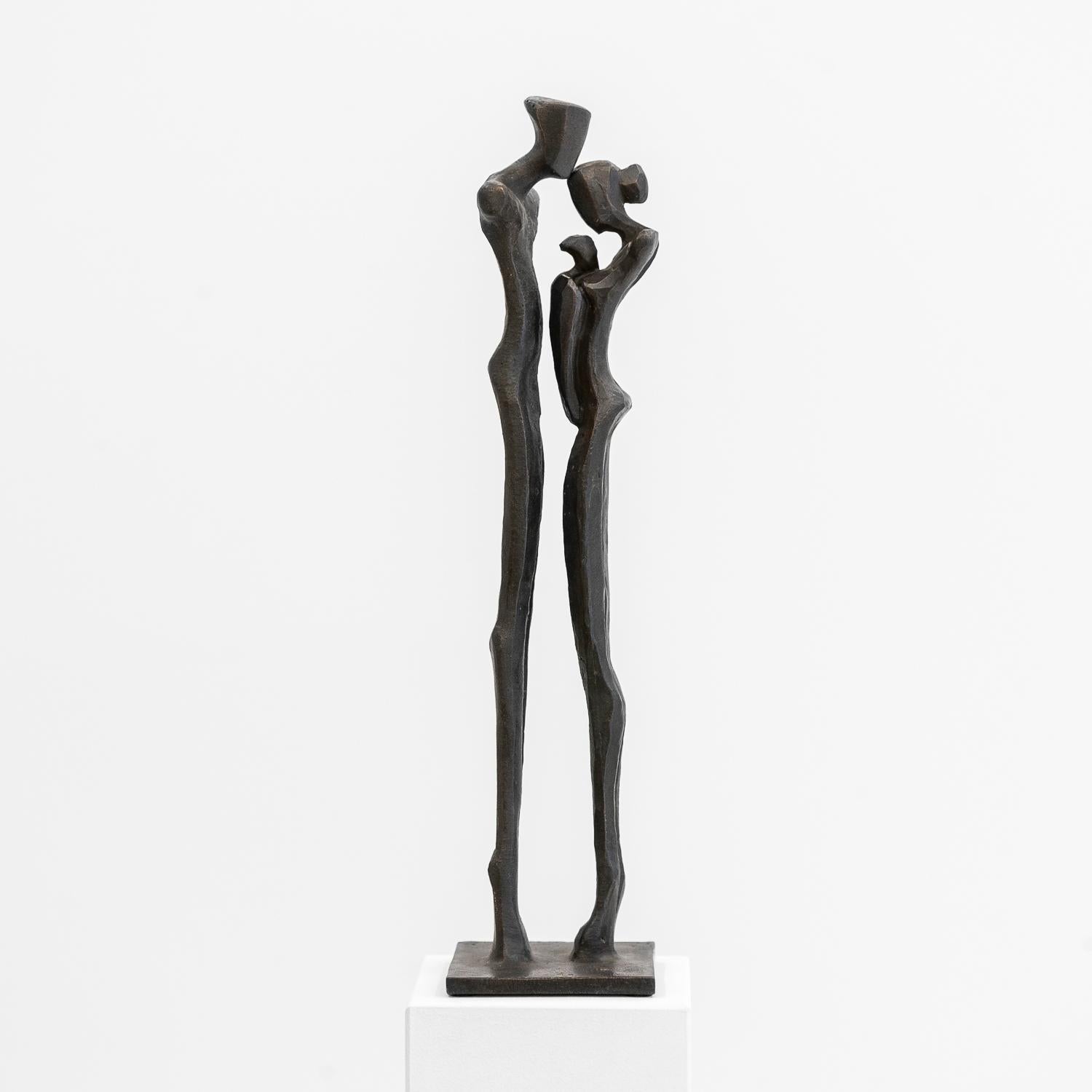 Escultura figurativa de bronce, FAMILIA II, Nando Kallweit, edición limitada, obra de arte en venta 8