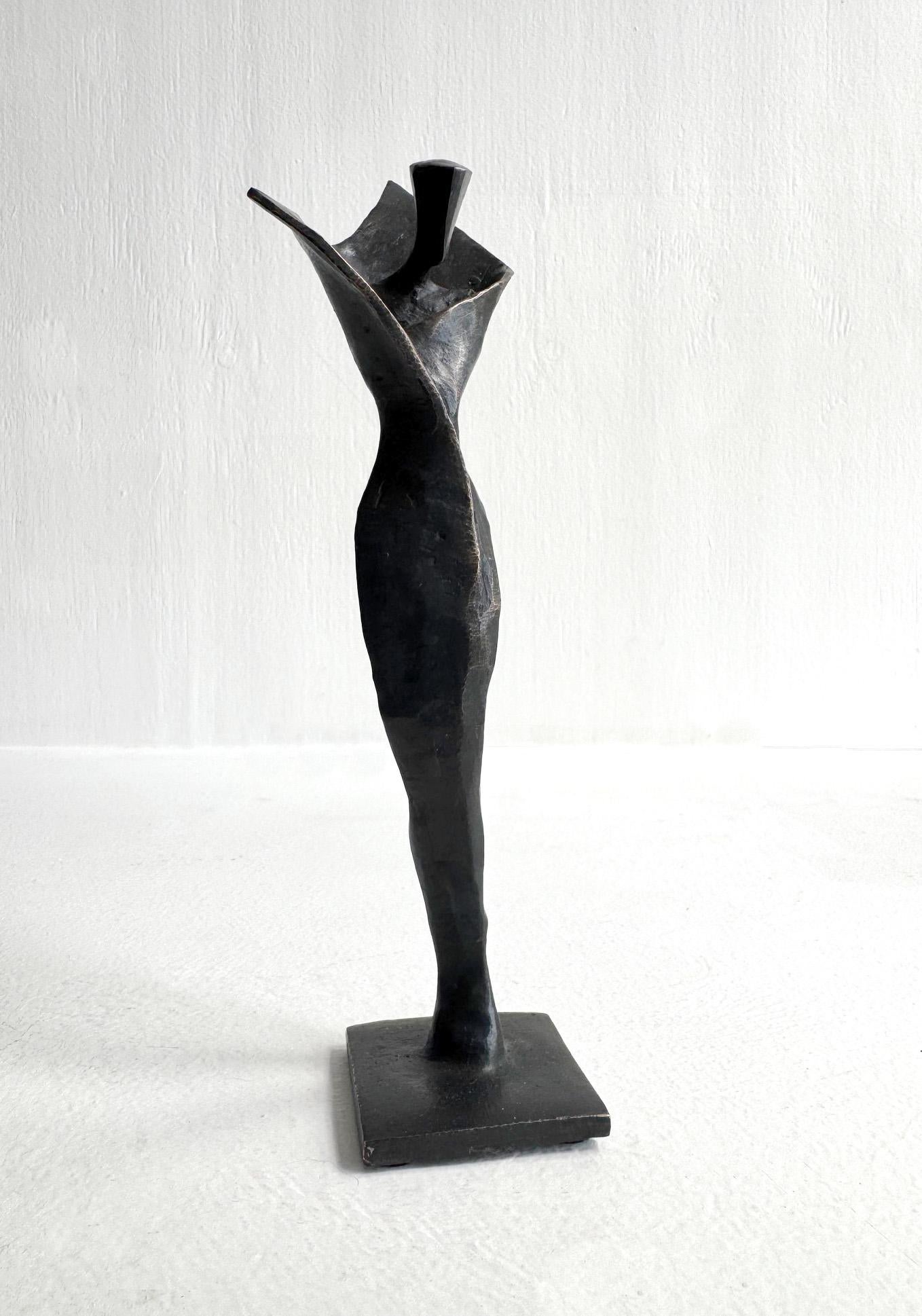 Flora I by Nando Kallweit.  Elegant figurative sculpture of a female.