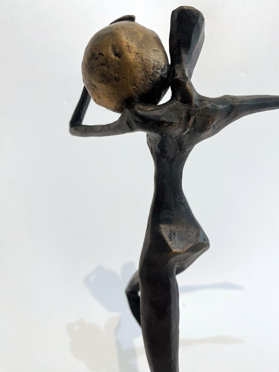 Gaea by Nando Kallweit.  Elegant figurative sculpture. For Sale 5