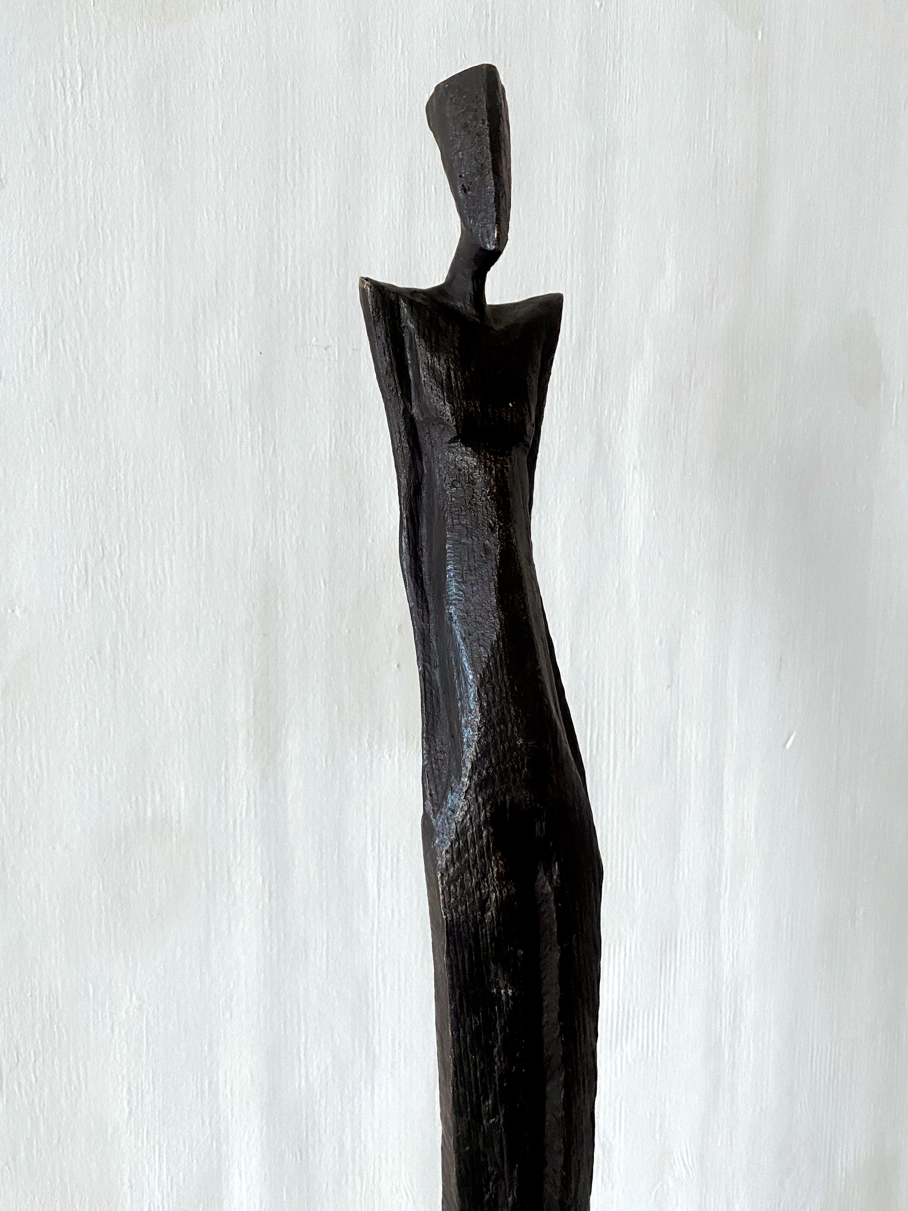 George par Nando Kallweit. Élégante sculpture en bronze d'une figure humaine masculine nue. en vente 2