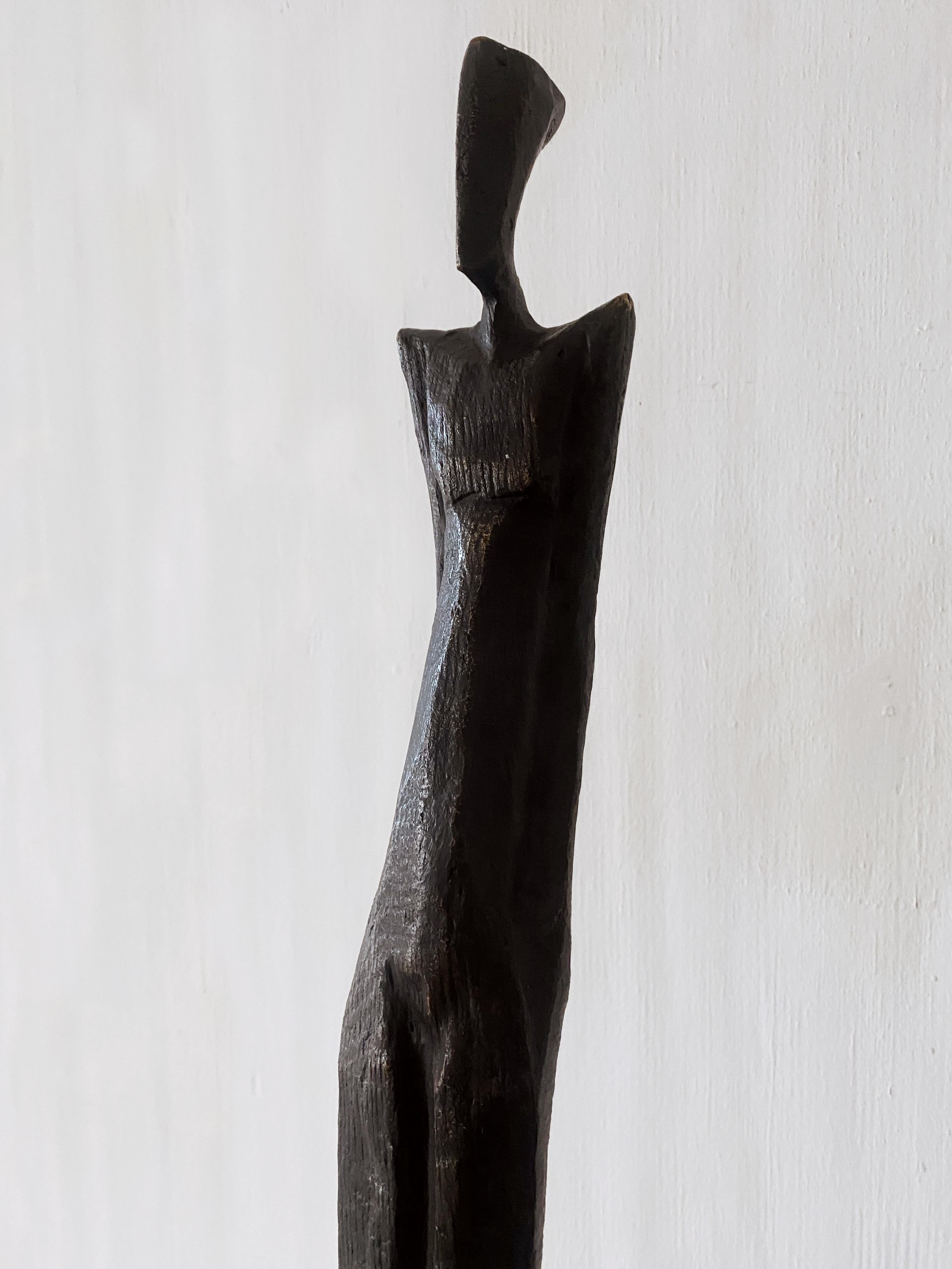 George par Nando Kallweit. Élégante sculpture en bronze d'une figure humaine masculine nue. en vente 3