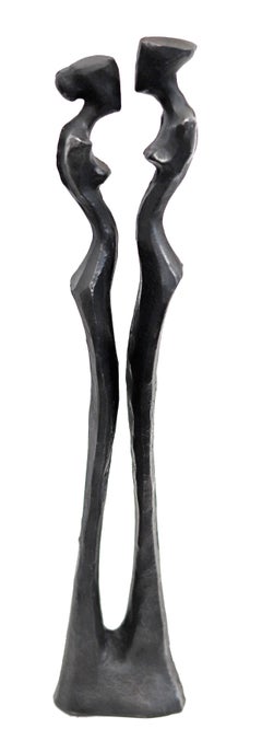 Mädchen – Moderne figurative Bronzeskulptur zweier Mädchen, Freundesfamilie, Familie