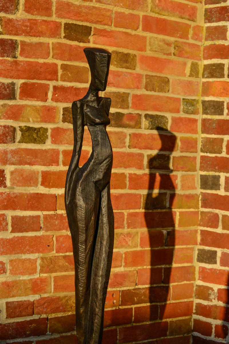 Helena by Nando Kallweit. Elegant bronze sculpture. For Sale 14