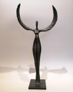 Helena III by Nando Kallweit.  Elegant figurative bronze sculpture.