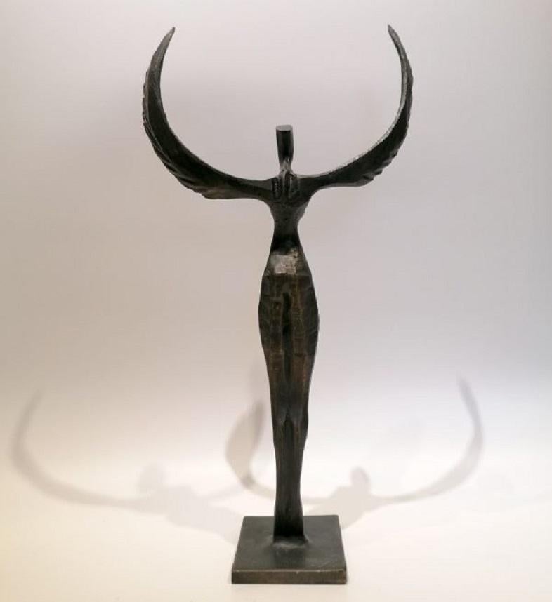 Helena III by Nando Kallweit.  Elegant figurative bronze sculpture. For Sale 1
