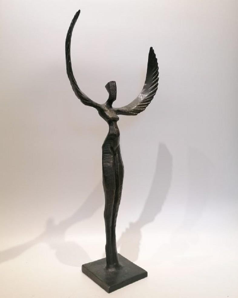 Helena III by Nando Kallweit.  Elegant figurative bronze sculpture. For Sale 2
