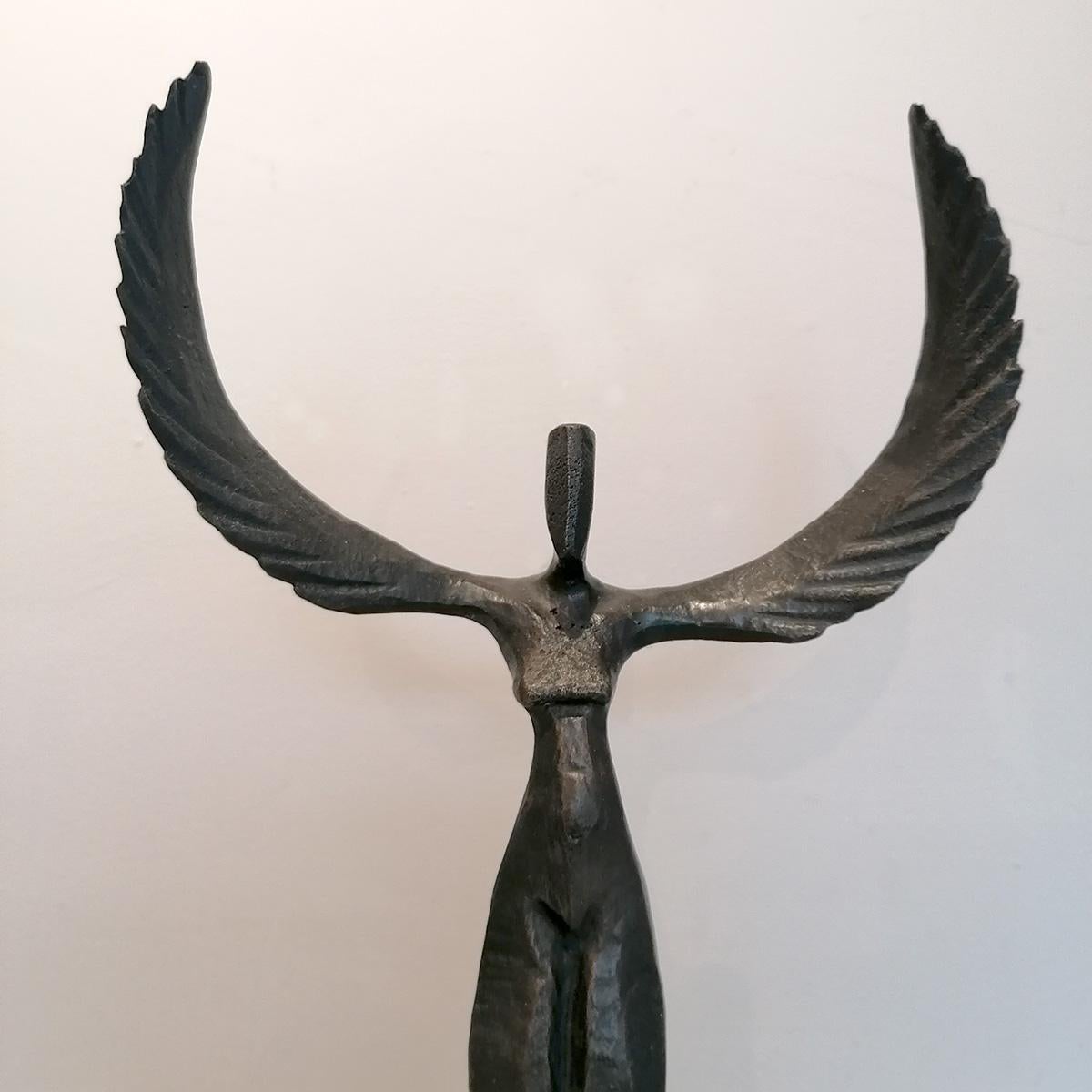 Helena III by Nando Kallweit.  Elegant figurative bronze sculpture. For Sale 3