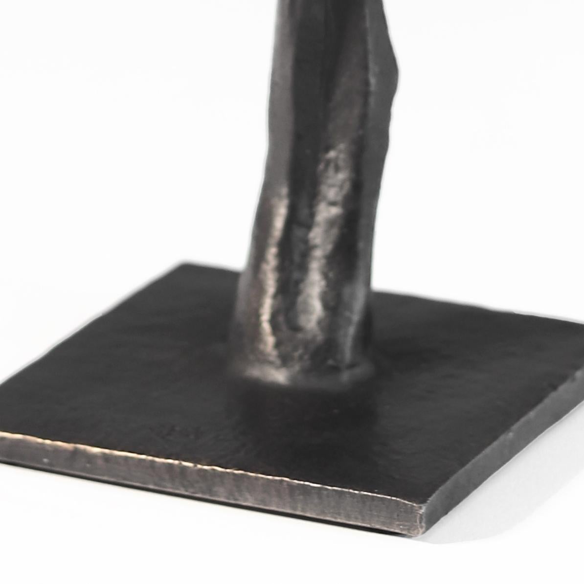 Hera II (6/25) - Moderne figurative abstrakte Bronze-Skulptur für Regal oder Tisch im Angebot 5